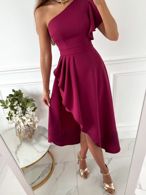 Elegante vestido de un solo hombro en color liso.-ES