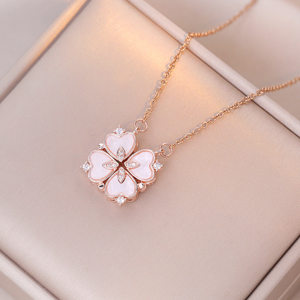 Collar con micro engaste de perlas y circonitas, forma cuarto de concha-ES