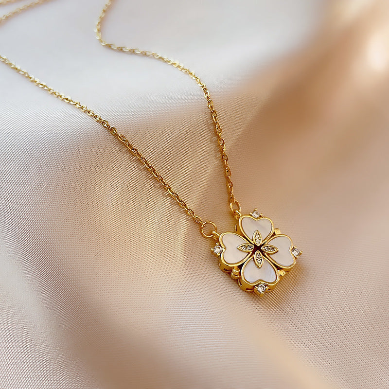 Collar con micro engaste de perlas y circonitas, forma cuarto de concha-ES