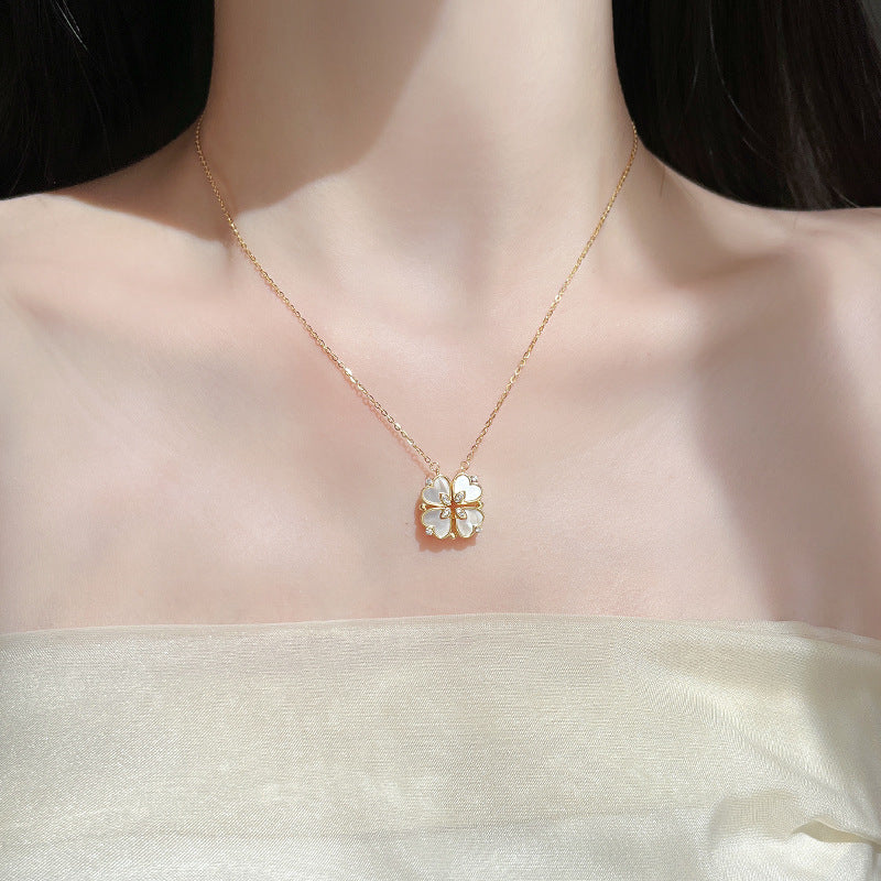 Collar con micro engaste de perlas y circonitas, forma cuarto de concha-ES