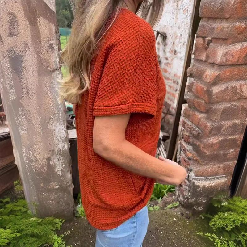 Elegante top de manga corta para mujer con escote en punta.-ES