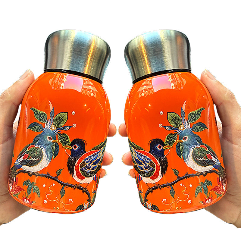 Botella de agua aislada elegante y portátil.-ES