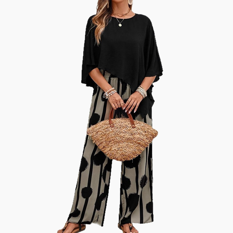 Elegante conjunto con top de manga tres cuartos y pantalón estampado-ES