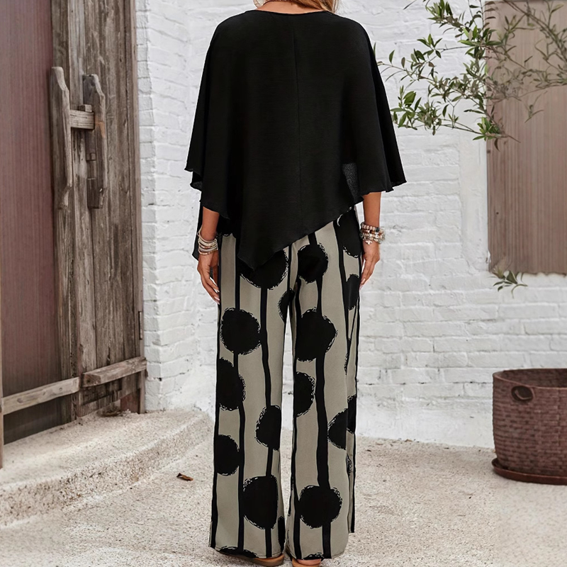 Elegante conjunto con top de manga tres cuartos y pantalón estampado-ES