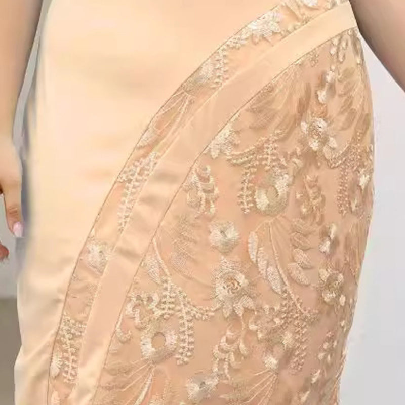 Elegante vestido de encaje con flores.-ES