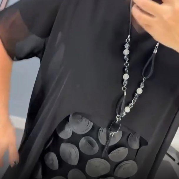 Conjunto de dos piezas de elegante vestido negro con escote en V y chaqueta irregular para mujer-ES