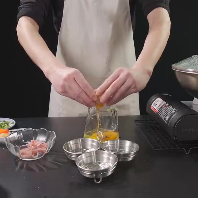 El cocedor de huevos está hecho de acero inoxidable 304.-ES