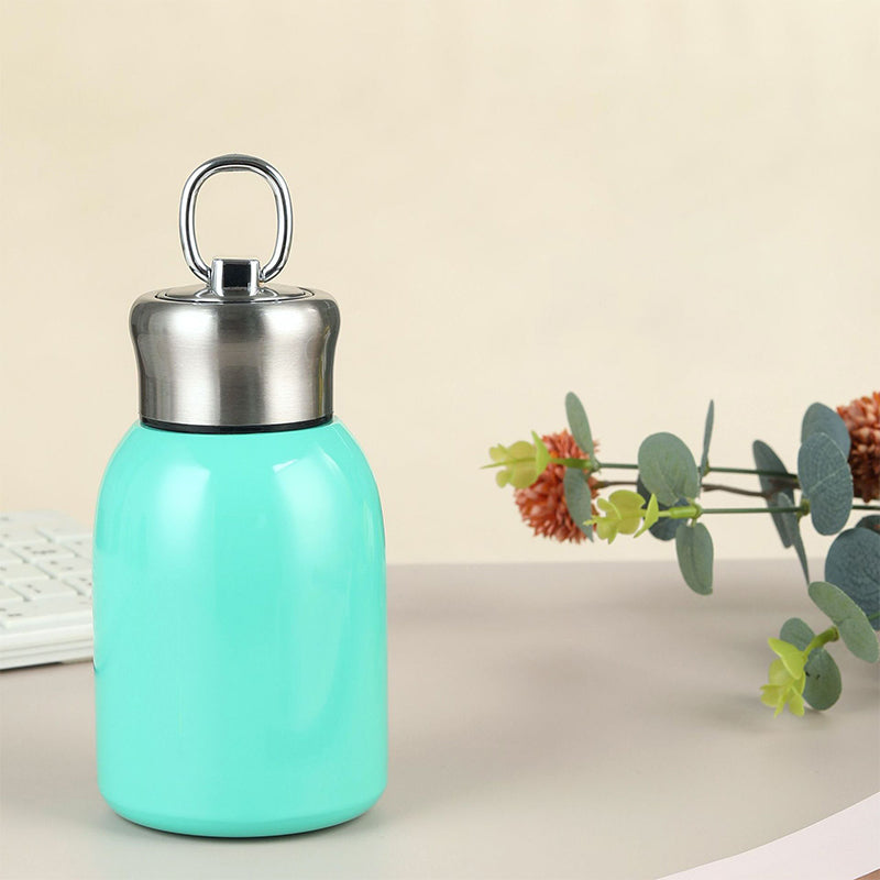 Botella de agua aislada elegante y portátil.-ES