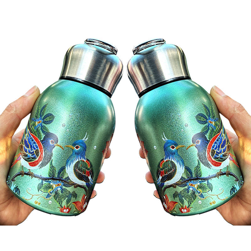 Botella de agua aislada elegante y portátil.-ES