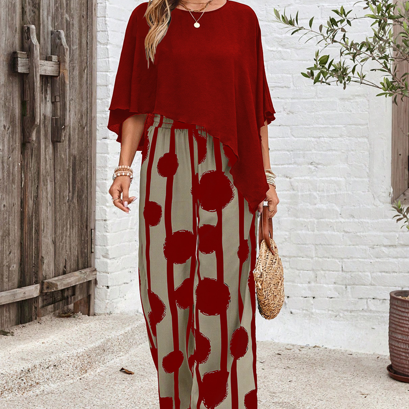 Elegante conjunto con top de manga tres cuartos y pantalón estampado-ES